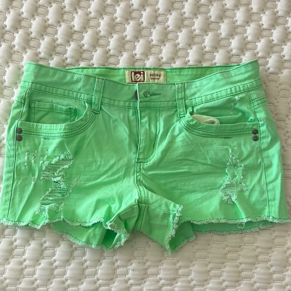 Lei shorts